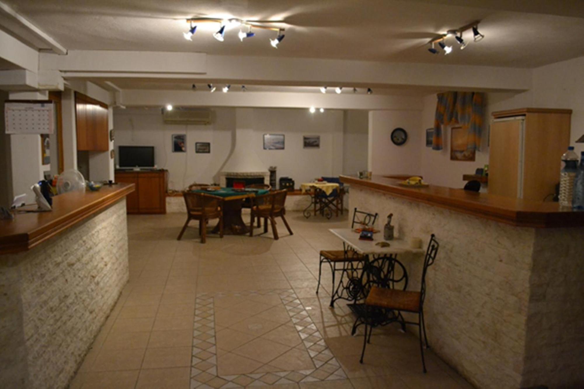 Maistrali Studios Batsíon Exteriör bild